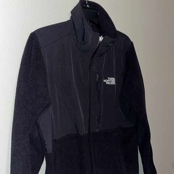 The North Face women’s Black fleece Jacket size medium - Picture 4 of 7